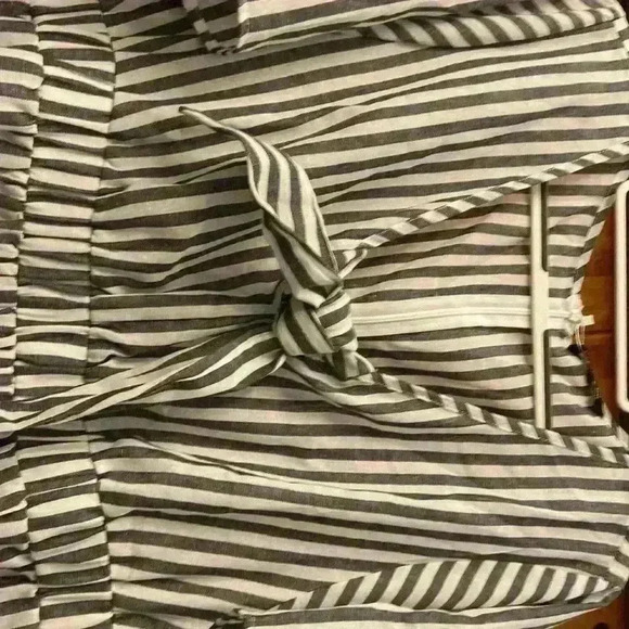 Striped Print Pocket Knot Flutter Sleeve Jumpsuit by Bloomchic. Size 12 New - Picture 5 of 8